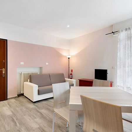 Sweet Home Apartments Peperoncino Arona Esterno foto